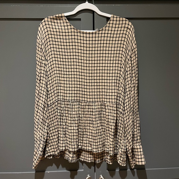 Madewell Button-Back Peplum Top in Mini Windowpane - Picture 2 of 9